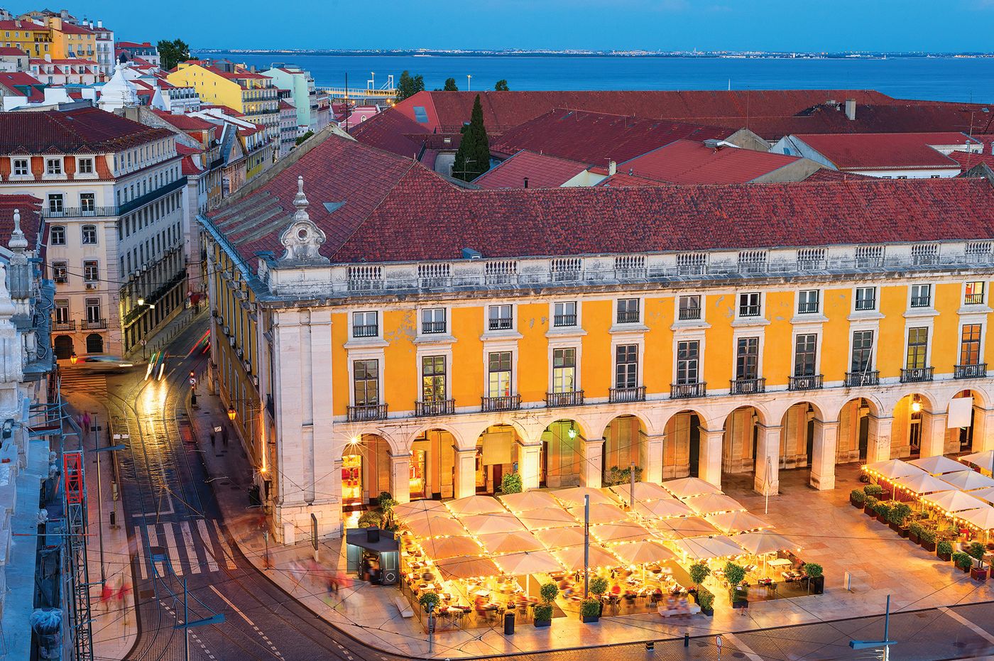 Praça do Comércio ao entardecer